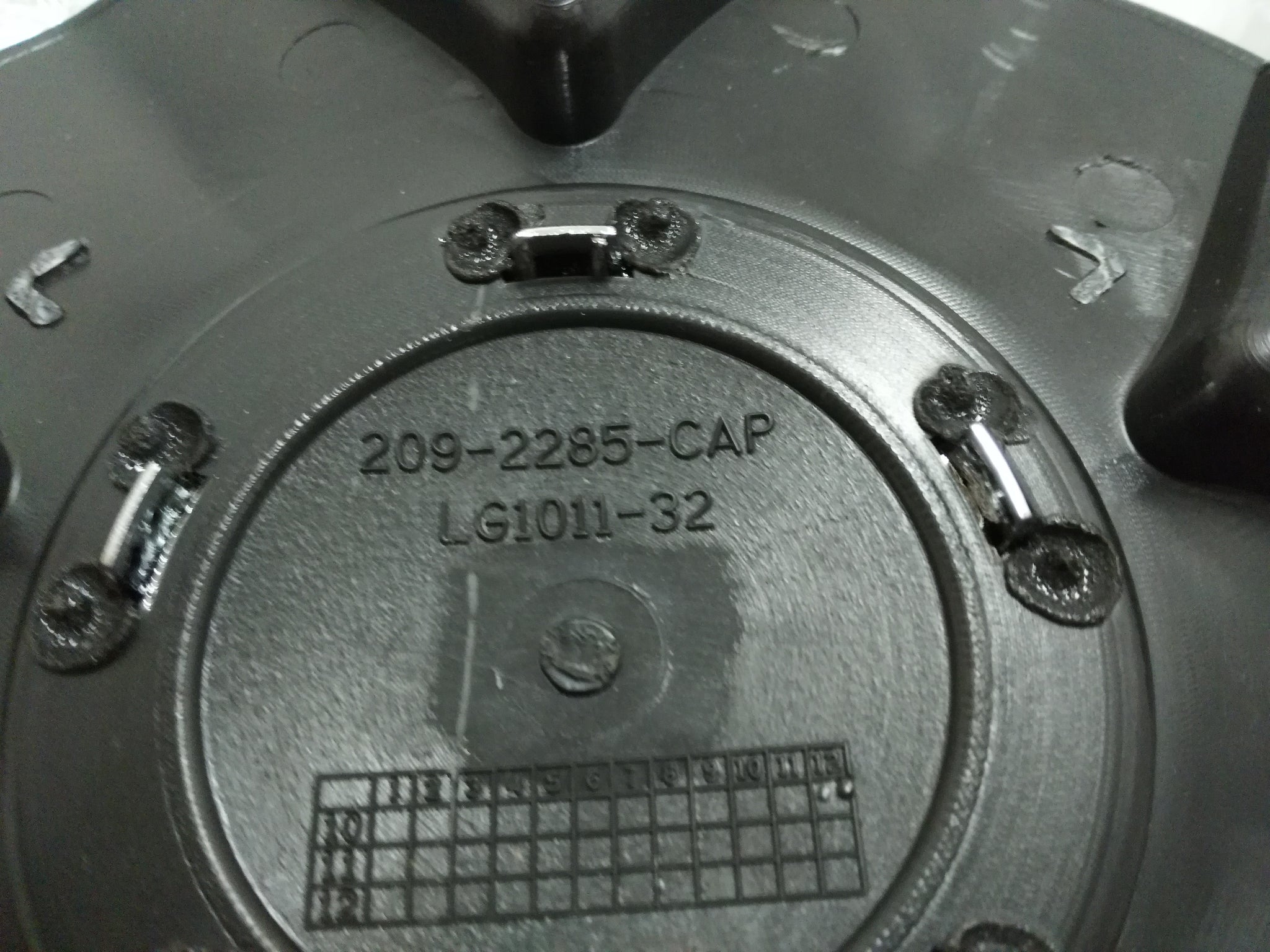 DCenti DW909 Wheel Center Cap – Aluminum Finish, Part #CSG2180-A1A